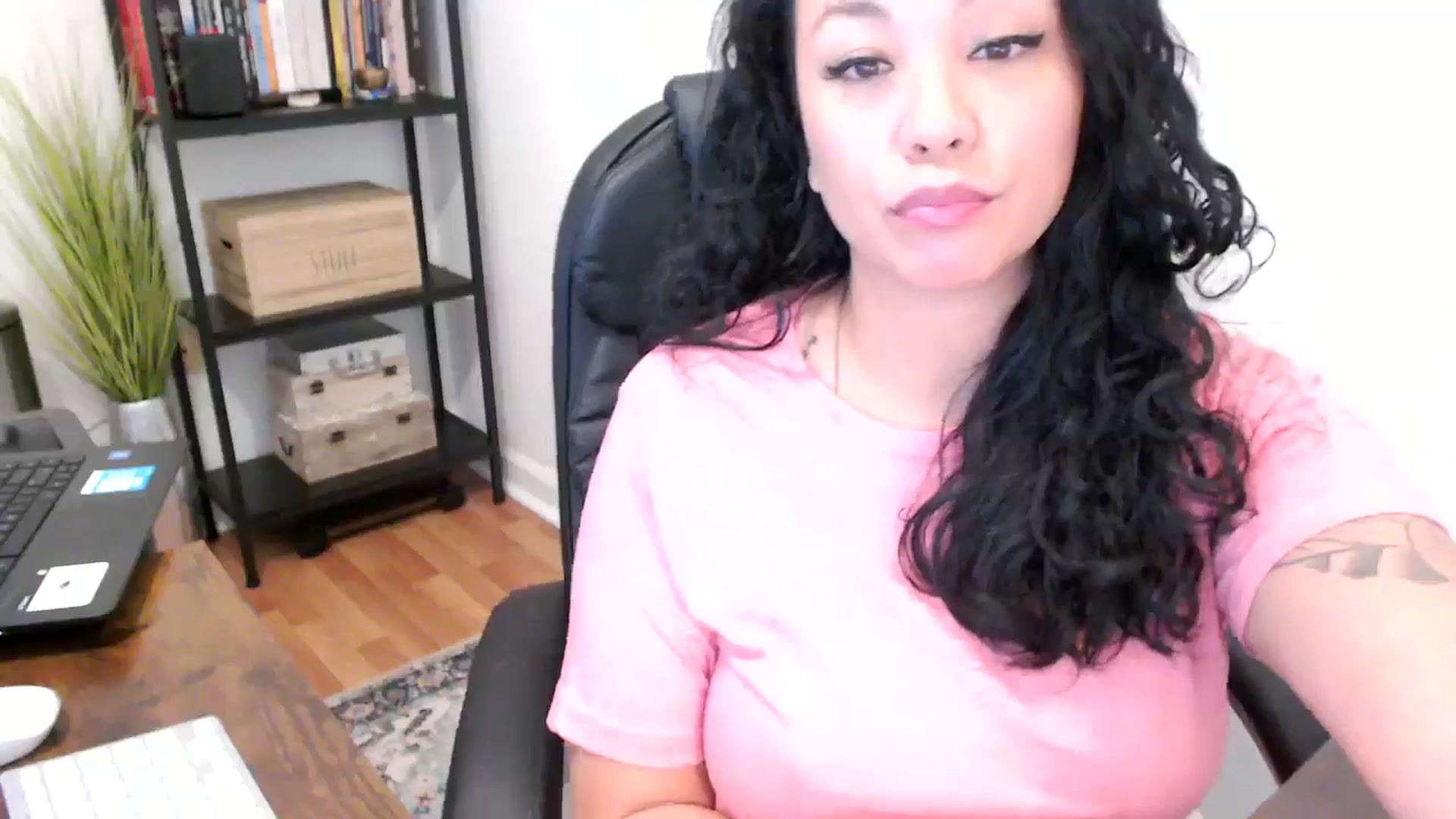 Gallery image thumbnail from MickaylaMoon's myfreecams stream on, 08/15/2024, 17:09 image 15 of 20