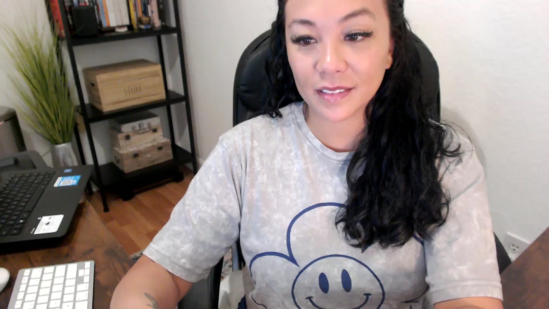Gallery image thumbnail from MickaylaMoon's myfreecams stream on, 08/16/2024, 15:16 image 17 of 20