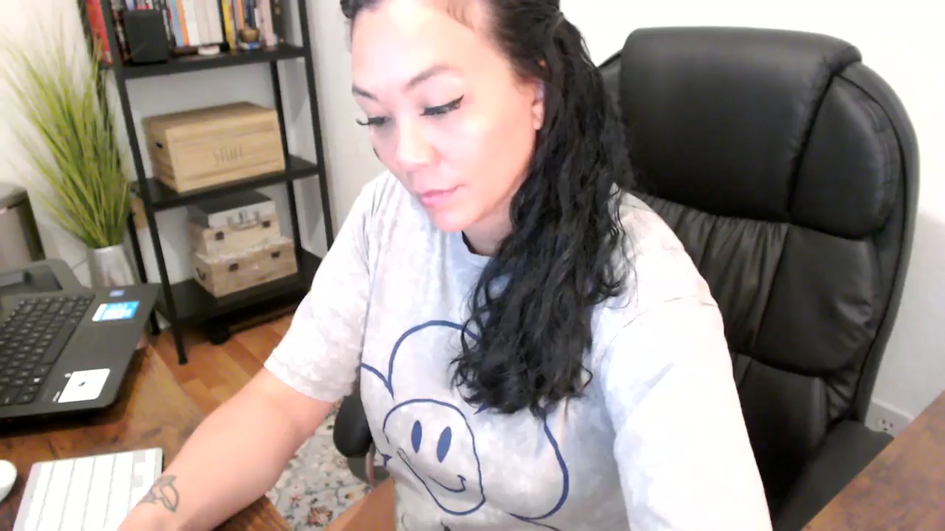 Gallery image thumbnail from MickaylaMoon's myfreecams stream on, 08/16/2024, 15:16 image 16 of 20