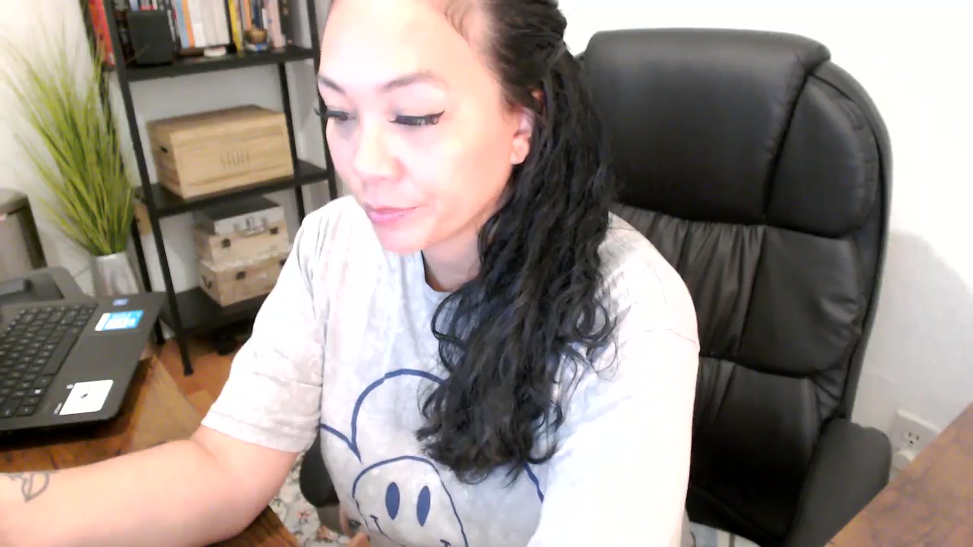 Gallery image thumbnail from MickaylaMoon's myfreecams stream on, 08/16/2024, 15:16 image 19 of 20