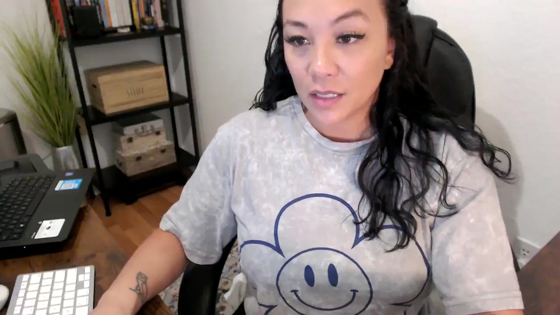 Gallery image thumbnail from MickaylaMoon's myfreecams stream on, 08/16/2024, 15:16 image 10 of 20