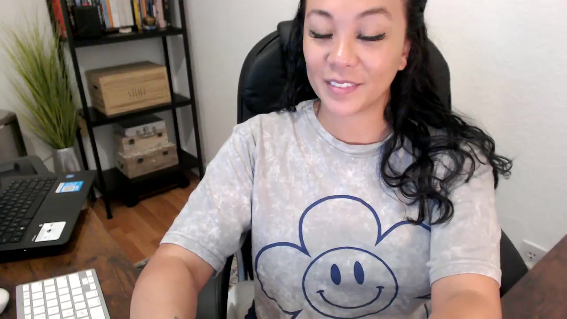 Gallery image thumbnail from MickaylaMoon's myfreecams stream on, 08/16/2024, 15:16 image 7 of 20