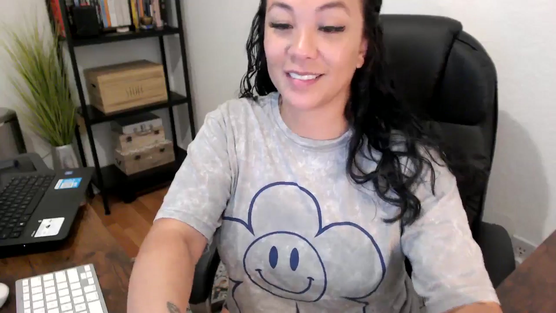 Gallery image thumbnail from MickaylaMoon's myfreecams stream on, 08/16/2024, 15:16 image 6 of 20