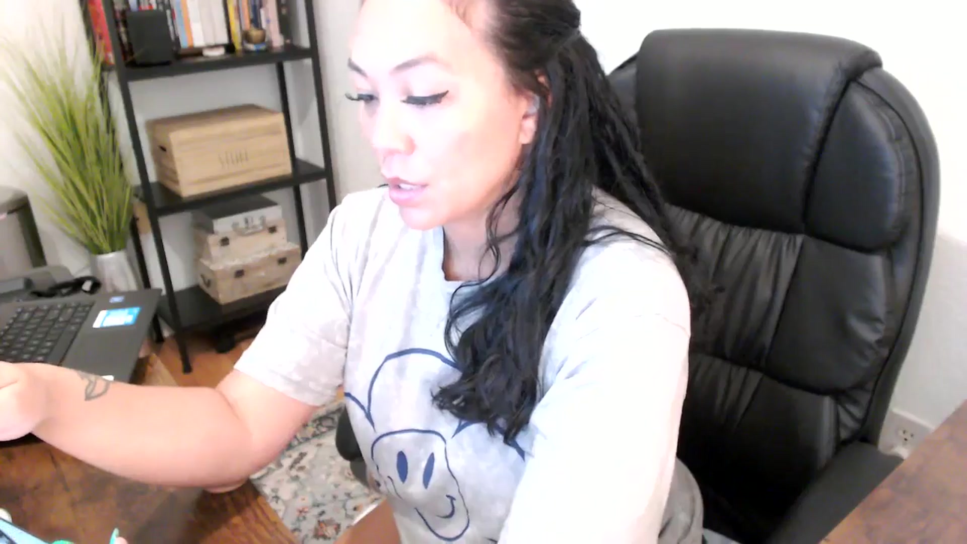 Gallery image thumbnail from MickaylaMoon's myfreecams stream on, 08/16/2024, 15:46 image 2 of 20