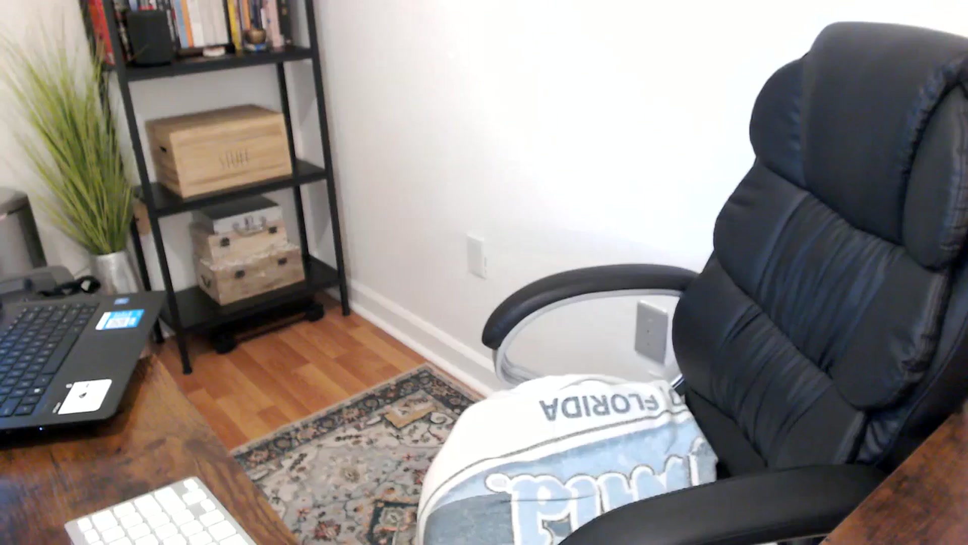 Gallery image thumbnail from MickaylaMoon's myfreecams stream on, 08/16/2024, 15:46 image 15 of 20