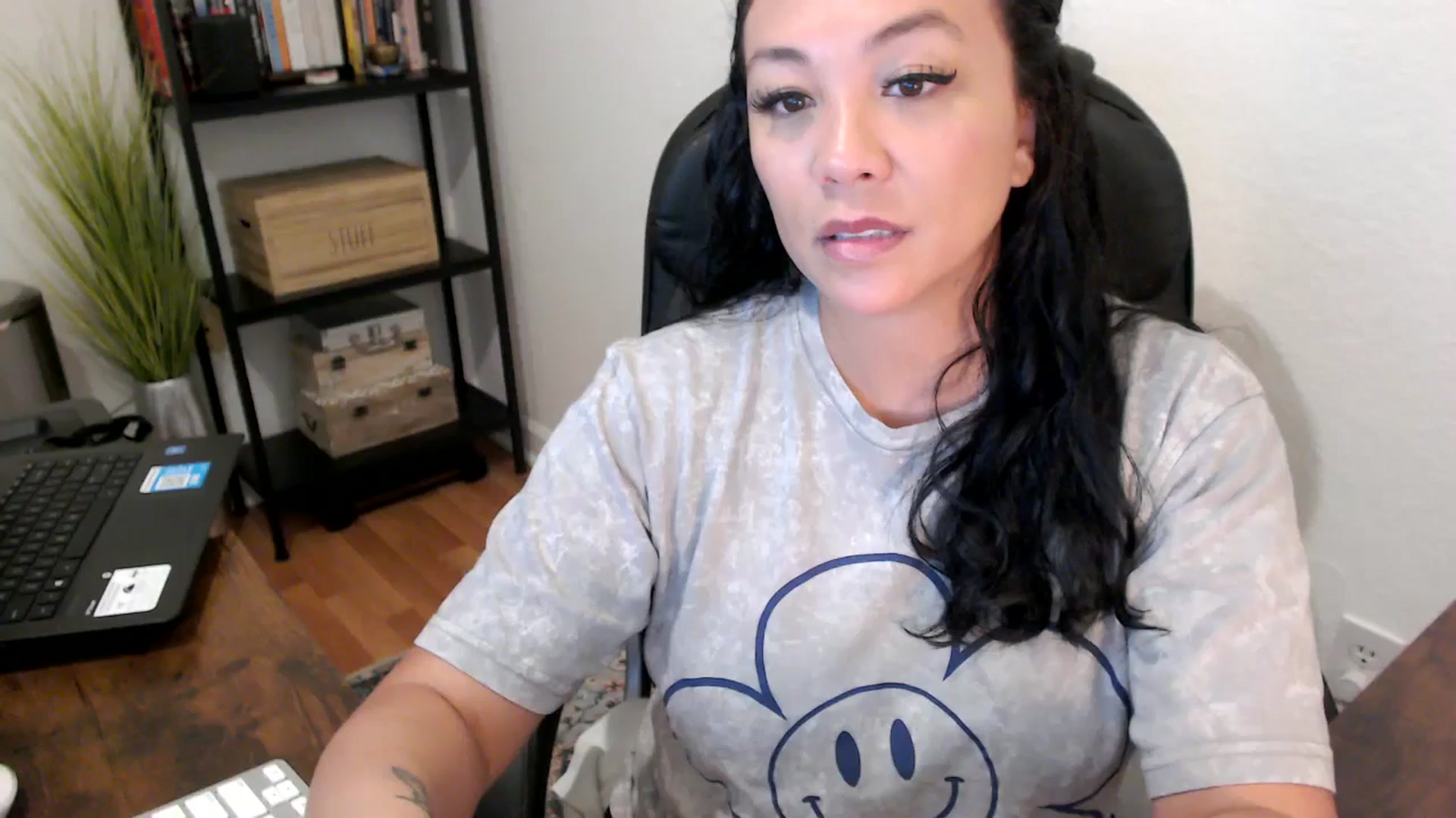 Gallery image thumbnail from MickaylaMoon's myfreecams stream on, 08/16/2024, 15:46 image 1 of 20