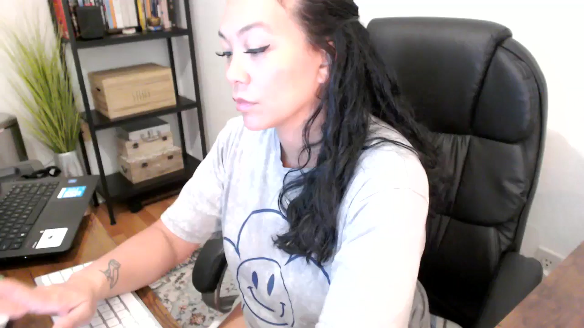 Gallery image thumbnail from MickaylaMoon's myfreecams stream on, 08/16/2024, 15:46 image 3 of 20