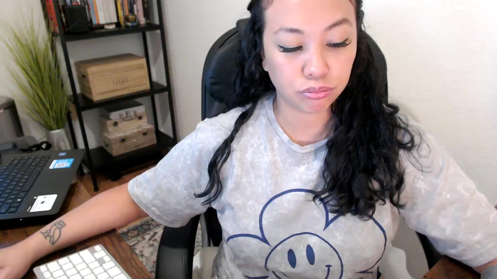 Gallery image thumbnail from MickaylaMoon's myfreecams stream on, 08/16/2024, 15:46 image 6 of 20