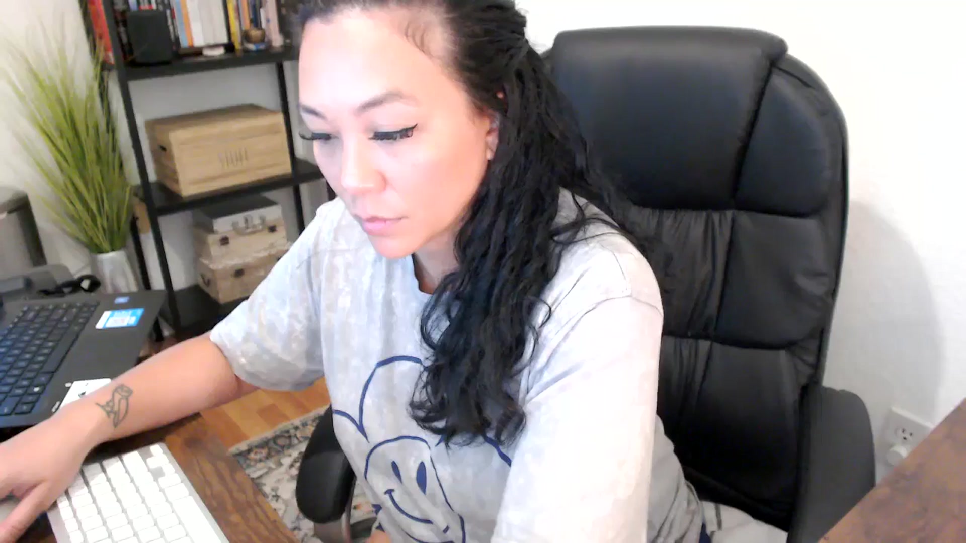 Gallery image thumbnail from MickaylaMoon's myfreecams stream on, 08/16/2024, 16:16 image 8 of 20