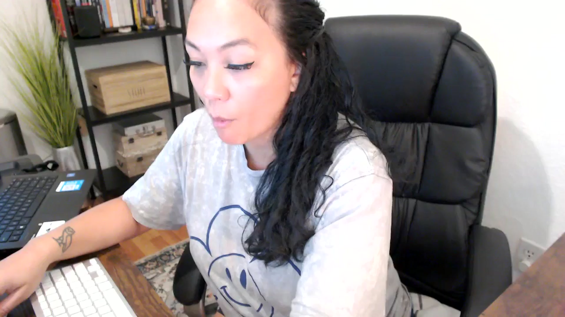 Gallery image thumbnail from MickaylaMoon's myfreecams stream on, 08/16/2024, 16:16 image 6 of 20