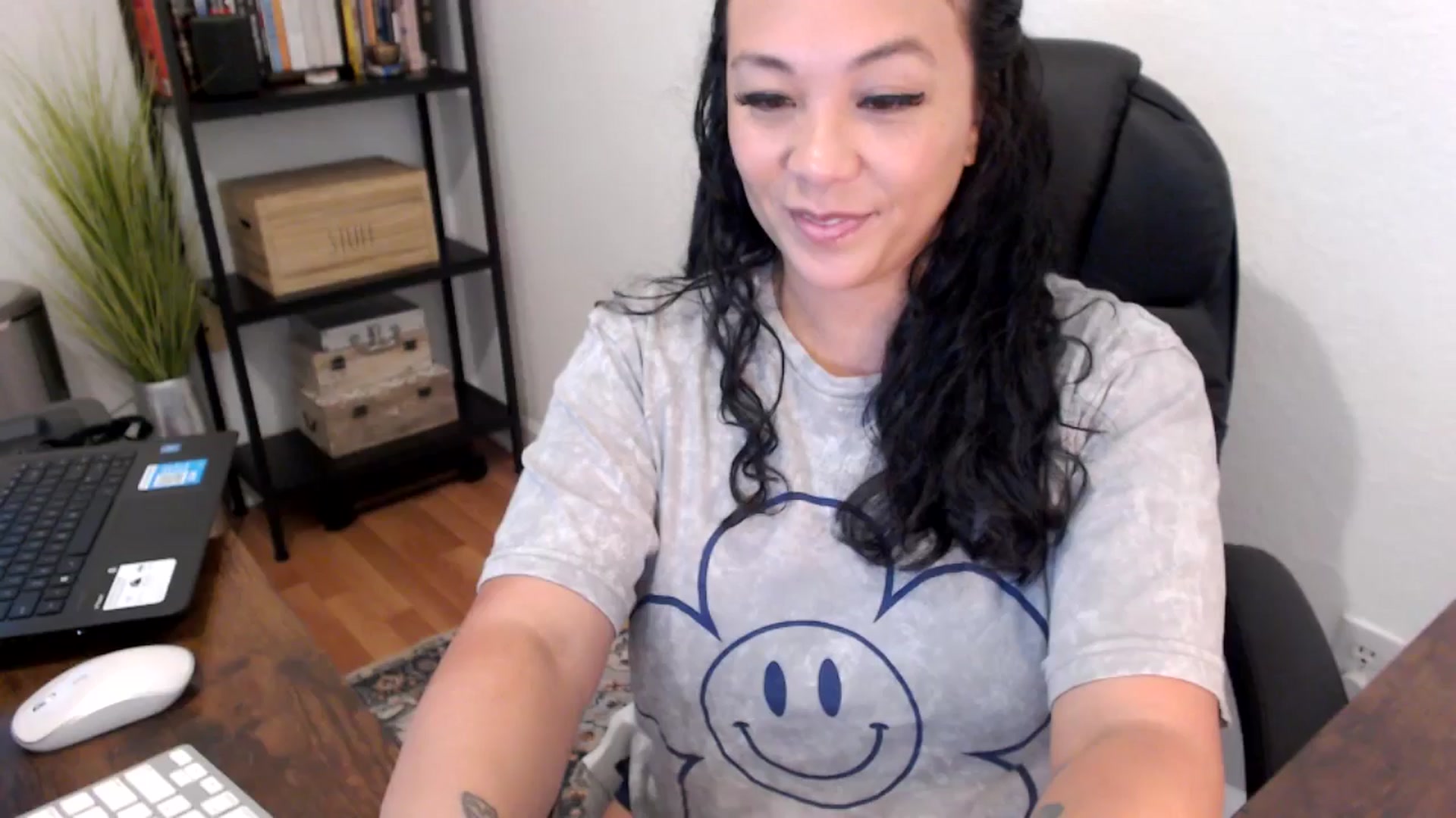 Gallery image thumbnail from MickaylaMoon's myfreecams stream on, 08/16/2024, 17:13 image 12 of 20