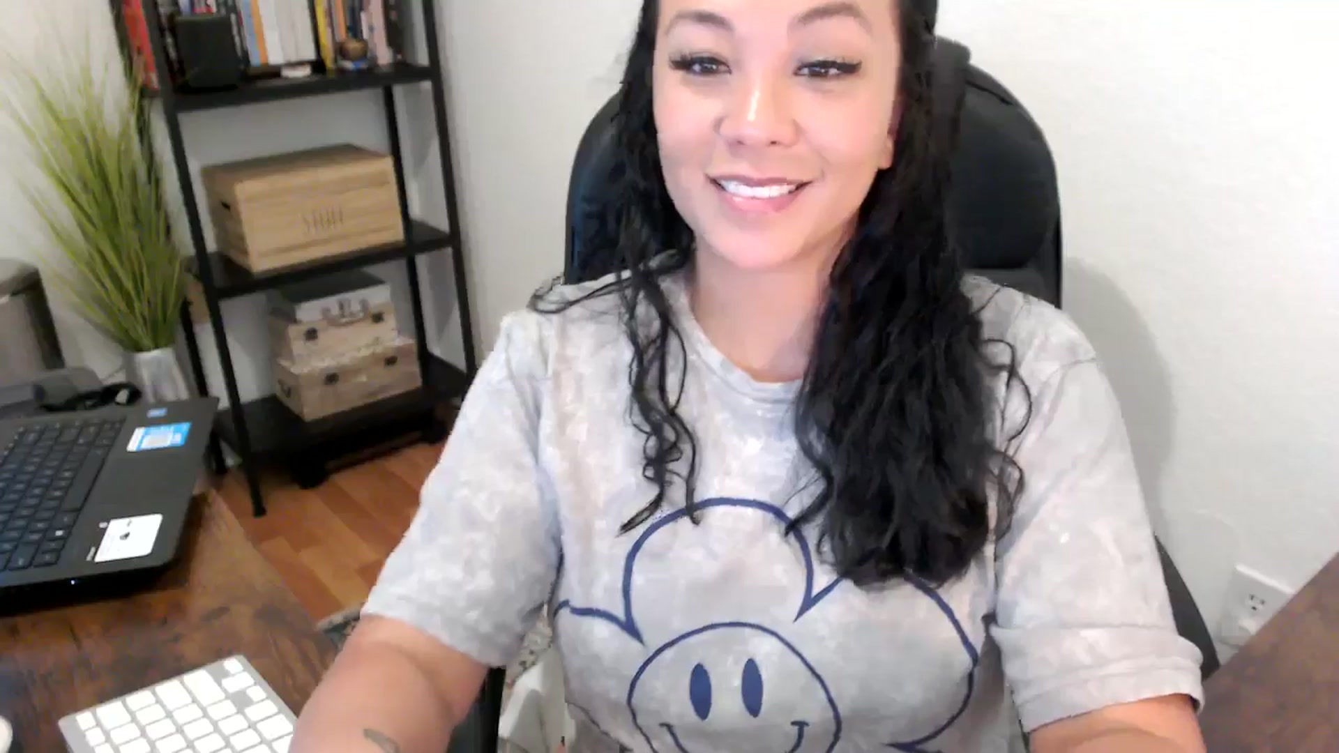 Gallery image thumbnail from MickaylaMoon's myfreecams stream on, 08/16/2024, 17:13 image 4 of 20