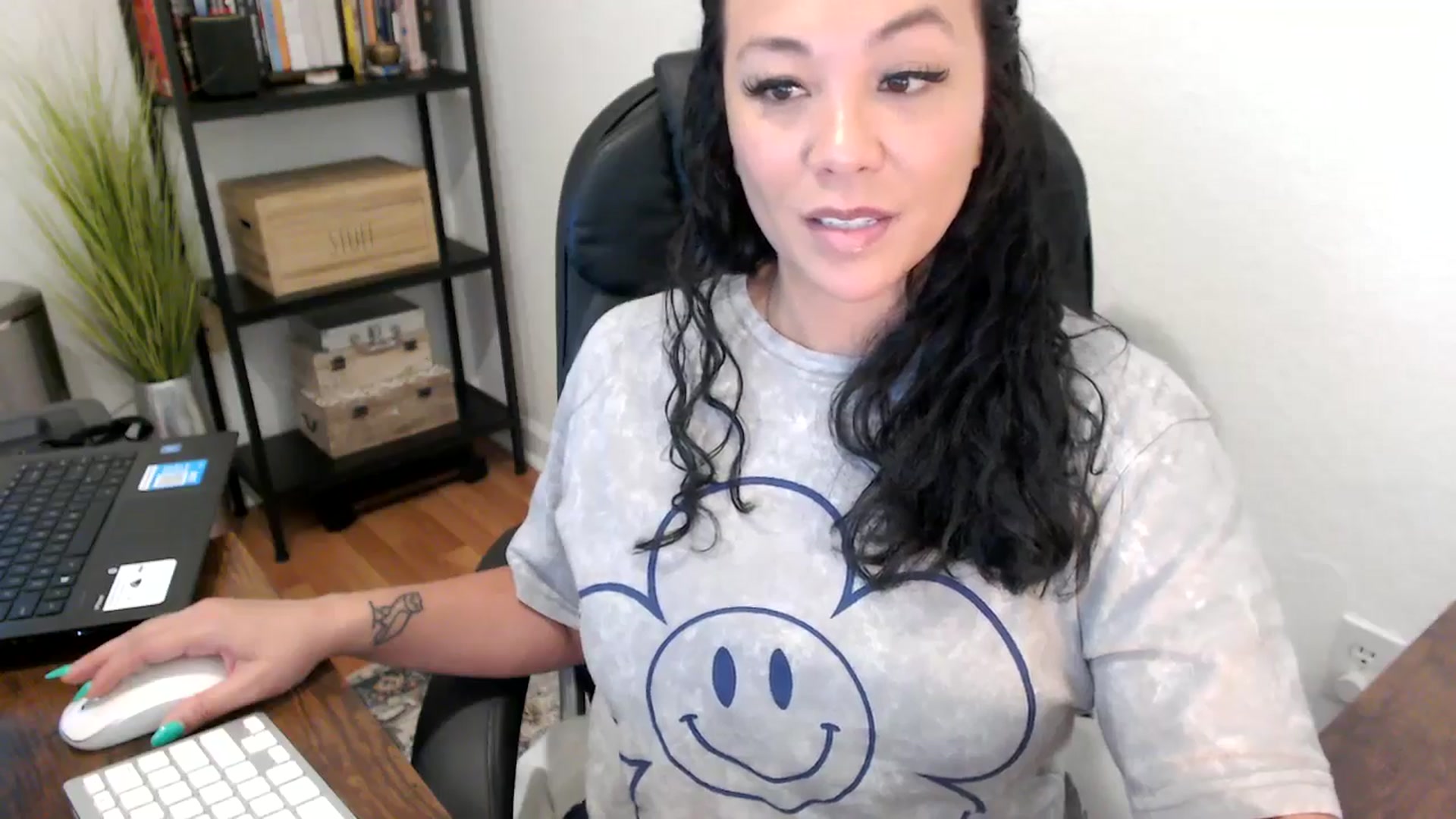 Gallery image thumbnail from MickaylaMoon's myfreecams stream on, 08/16/2024, 17:13 image 6 of 20