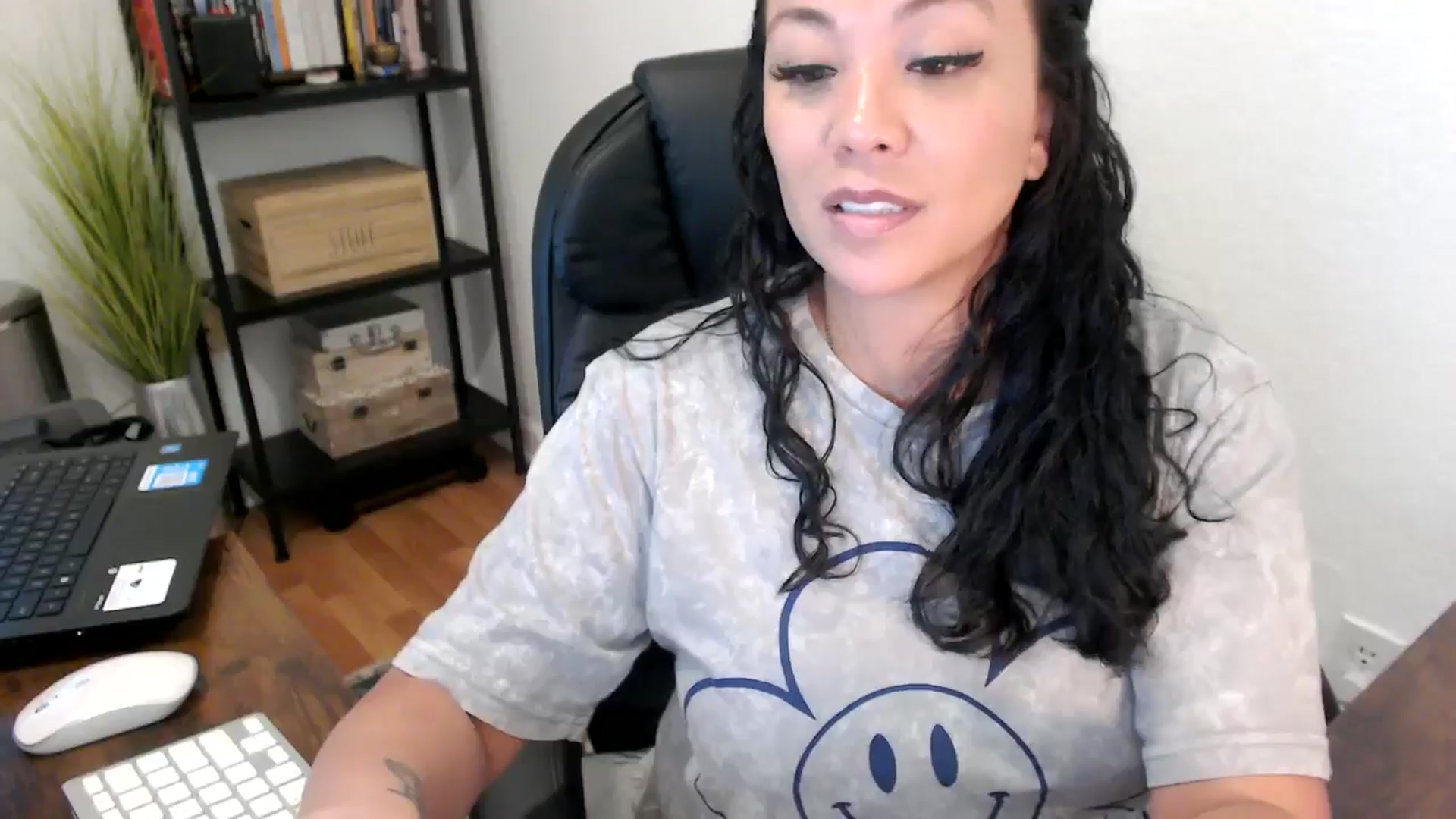 Gallery image thumbnail from MickaylaMoon's myfreecams stream on, 08/16/2024, 17:13 image 10 of 20