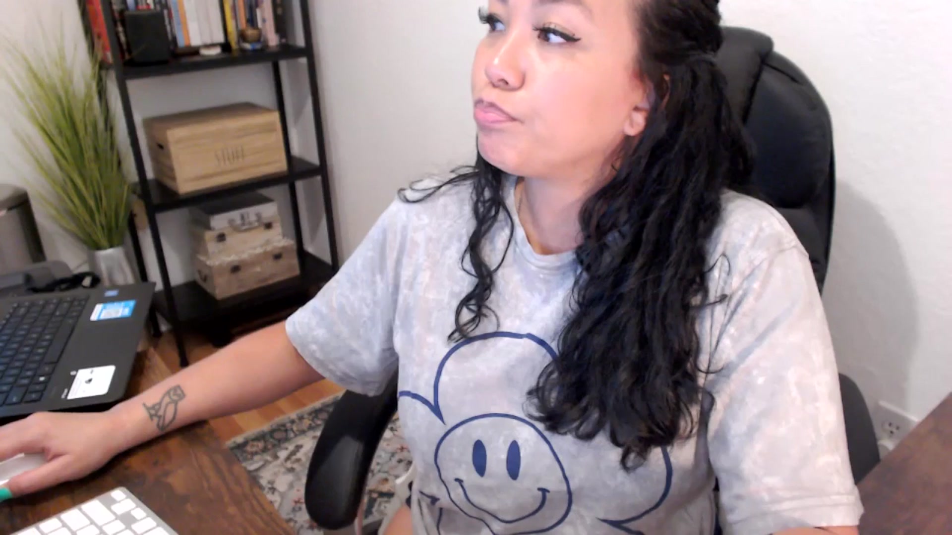 Gallery image thumbnail from MickaylaMoon's myfreecams stream on, 08/16/2024, 17:13 image 16 of 20