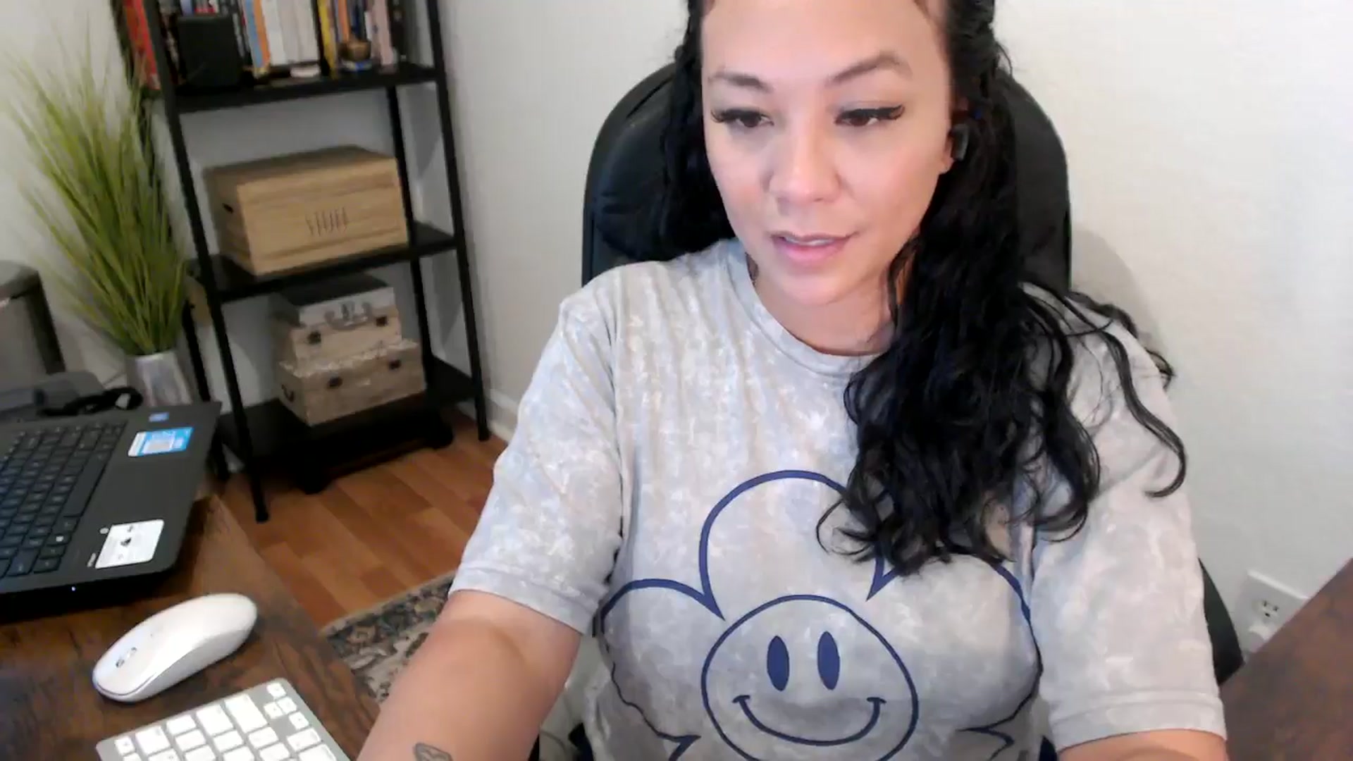 Gallery image thumbnail from MickaylaMoon's myfreecams stream on, 08/16/2024, 18:10 image 17 of 20
