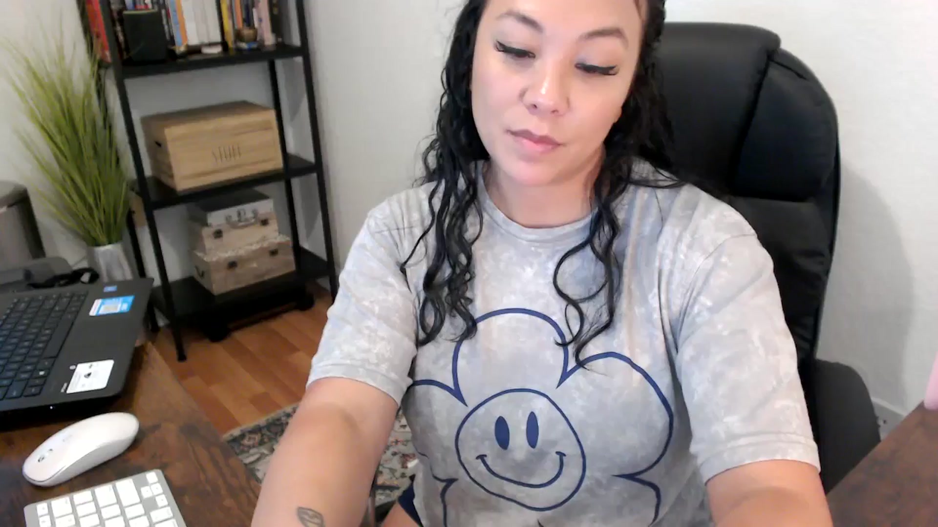 Gallery image thumbnail from MickaylaMoon's myfreecams stream on, 08/16/2024, 18:10 image 1 of 20