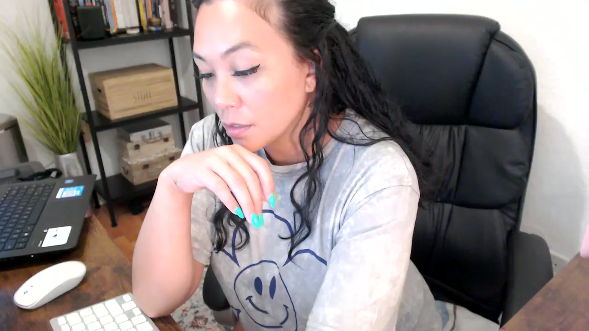 Gallery image thumbnail from MickaylaMoon's myfreecams stream on, 08/16/2024, 18:10 image 3 of 20