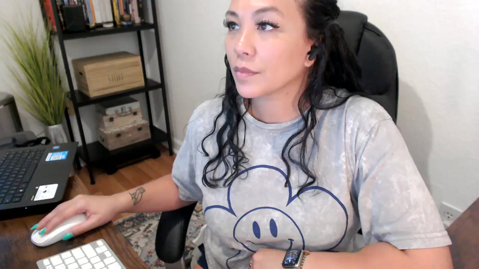 Gallery image thumbnail from MickaylaMoon's myfreecams stream on, 08/16/2024, 18:10 image 15 of 20