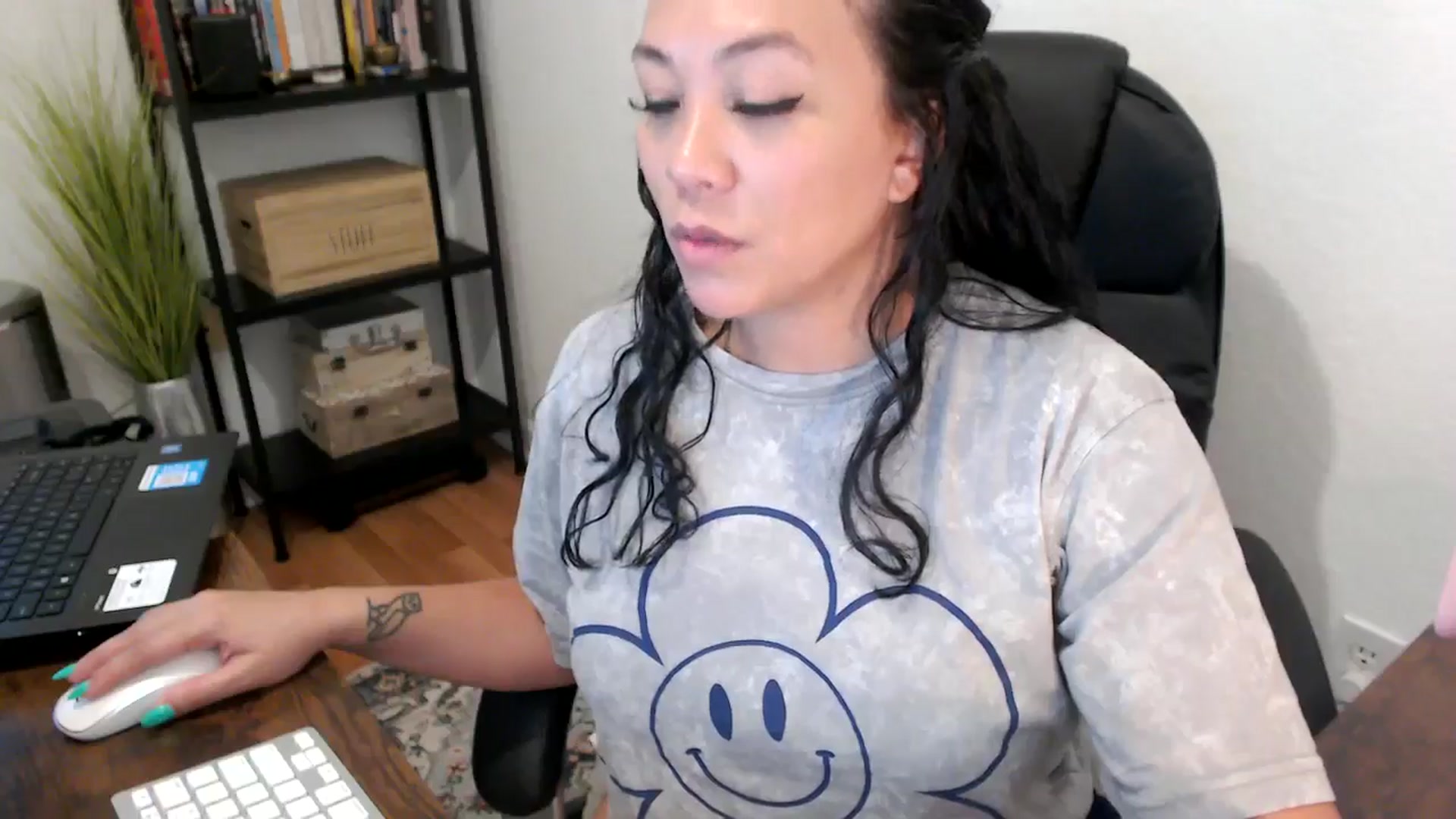 Gallery image thumbnail from MickaylaMoon's myfreecams stream on, 08/16/2024, 18:10 image 9 of 20