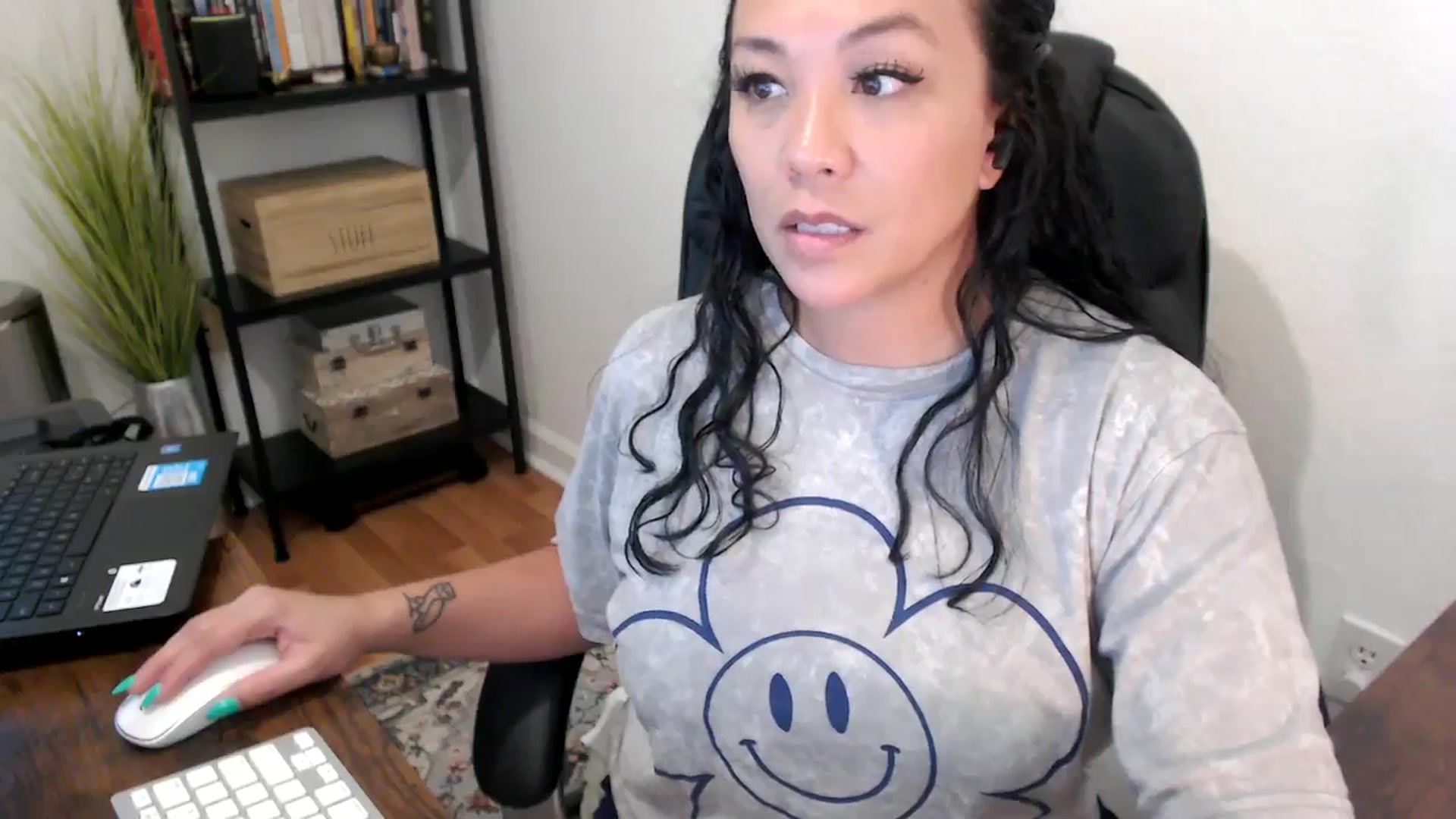 Gallery image thumbnail from MickaylaMoon's myfreecams stream on, 08/16/2024, 18:10 image 14 of 20