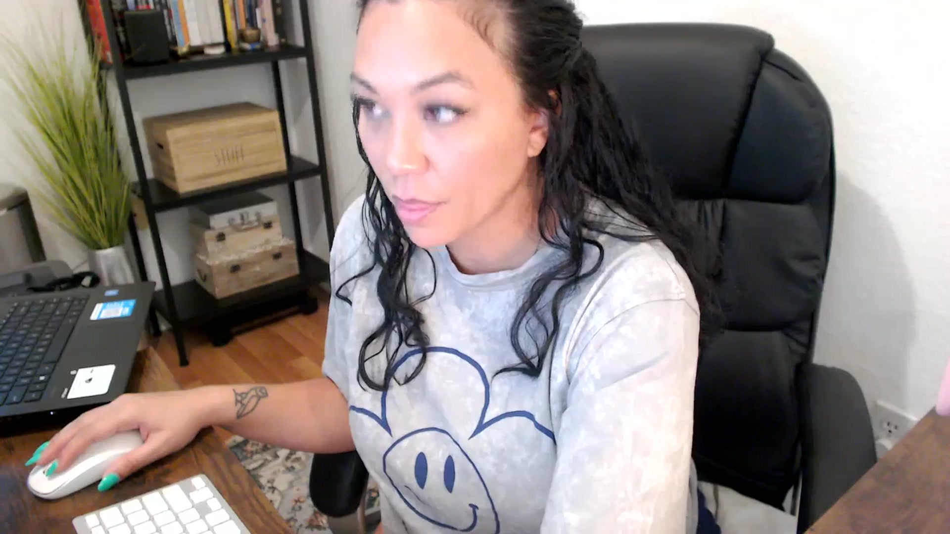 Gallery image thumbnail from MickaylaMoon's myfreecams stream on, 08/16/2024, 18:10 image 7 of 20