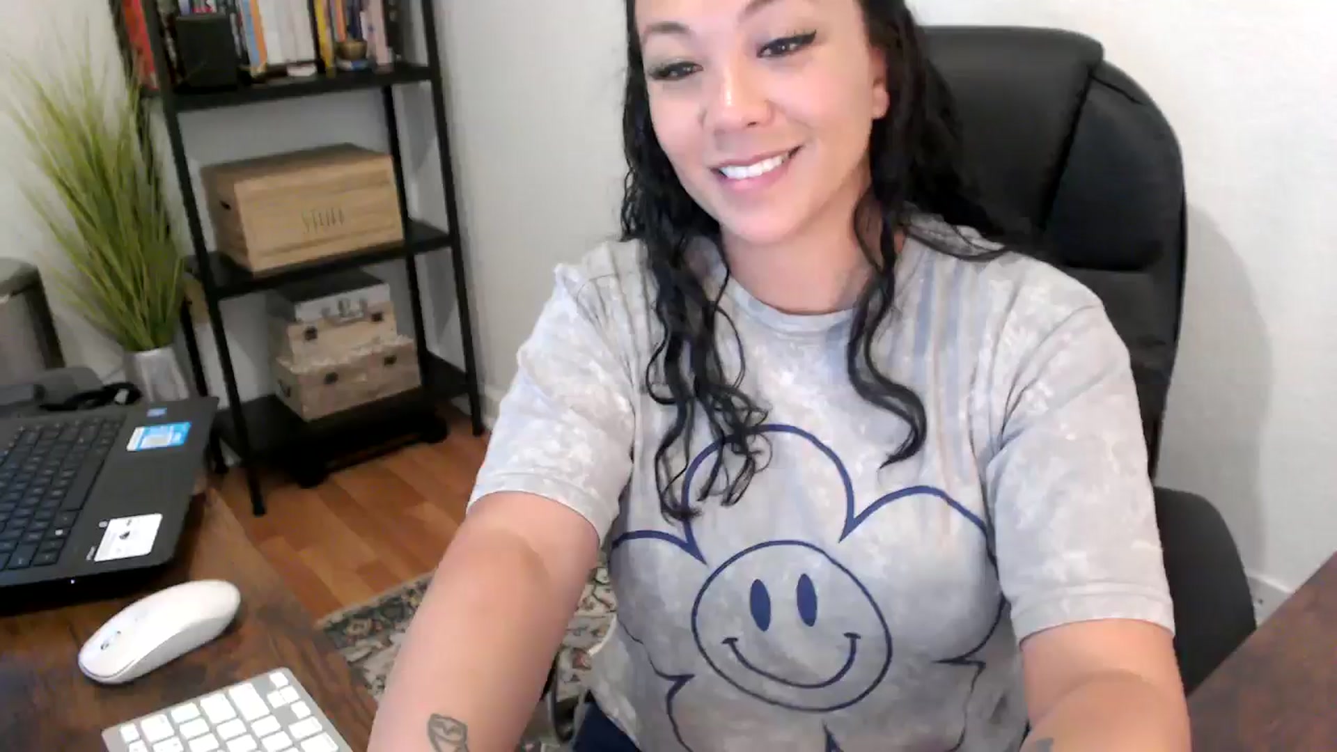 Gallery image thumbnail from MickaylaMoon's myfreecams stream on, 08/16/2024, 18:10 image 12 of 20