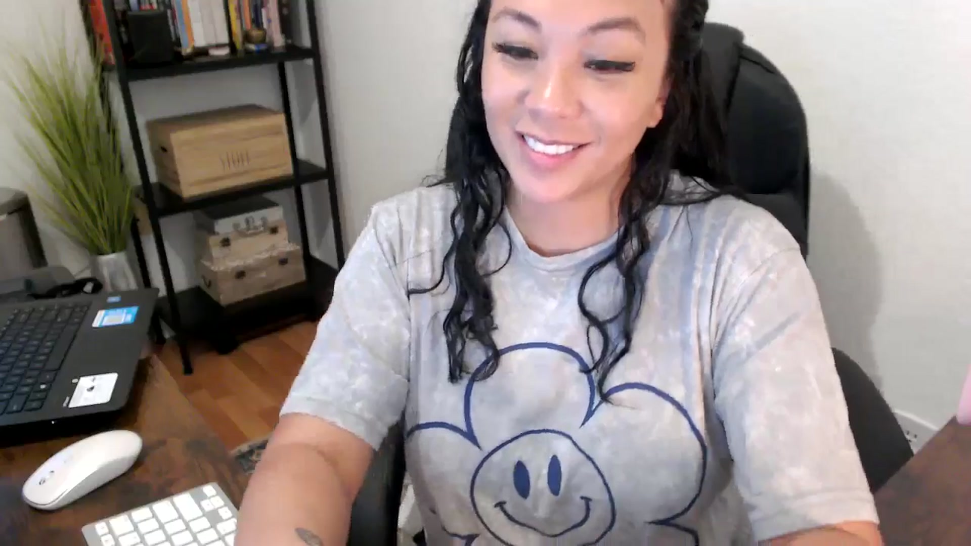 Gallery image thumbnail from MickaylaMoon's myfreecams stream on, 08/16/2024, 18:10 image 5 of 20