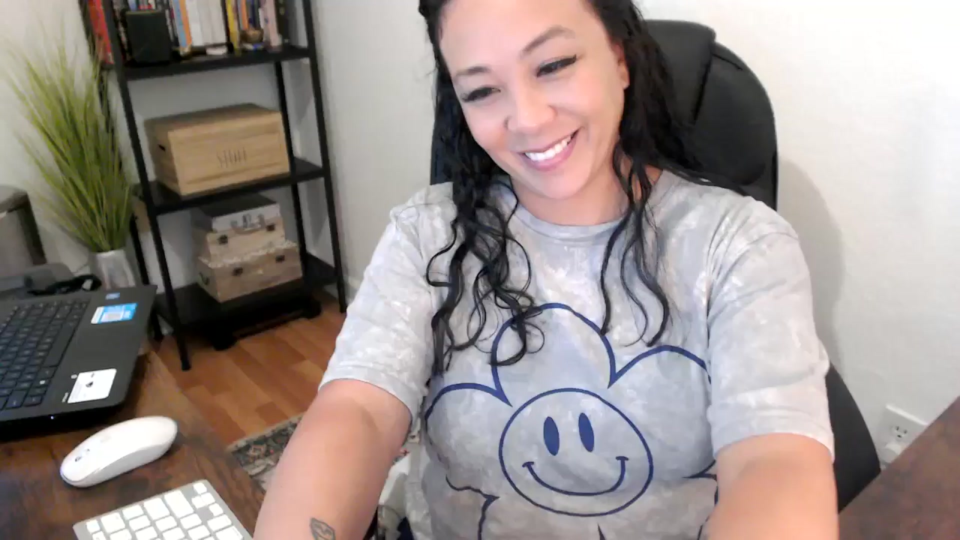 Gallery image thumbnail from MickaylaMoon's myfreecams stream on, 08/16/2024, 18:10 image 13 of 20