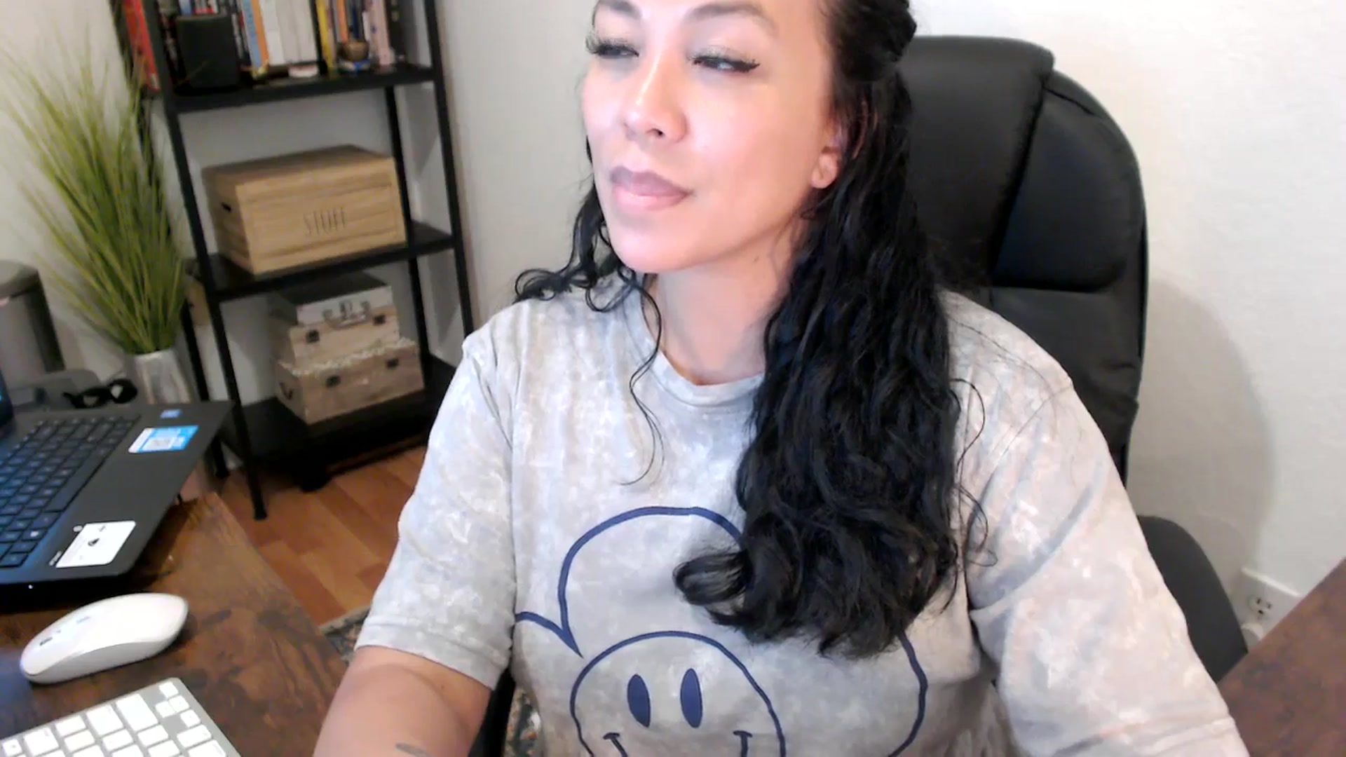 Gallery image thumbnail from MickaylaMoon's myfreecams stream on, 08/16/2024, 21:06 image 16 of 20