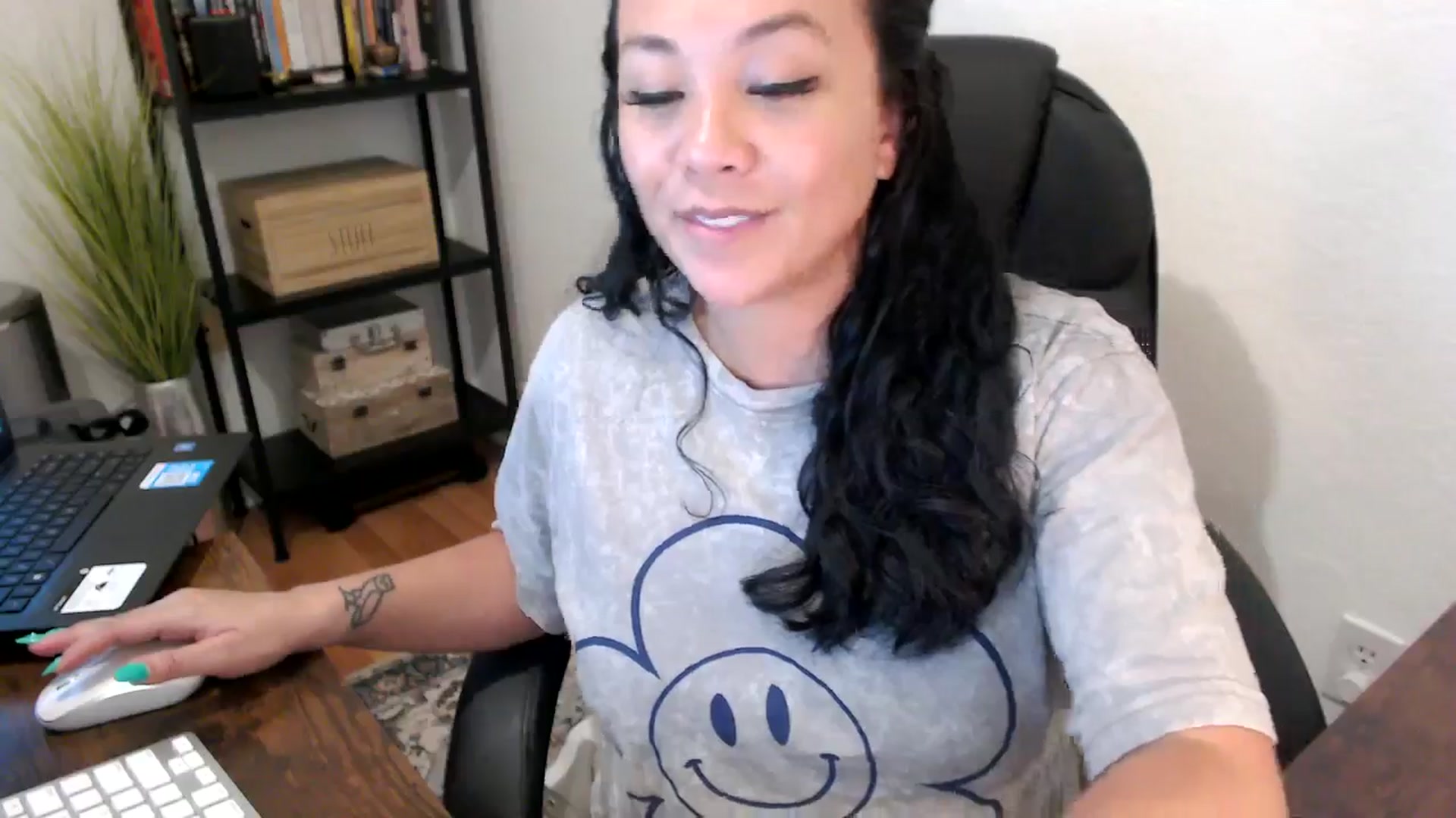 Gallery image thumbnail from MickaylaMoon's myfreecams stream on, 08/16/2024, 21:06 image 17 of 20