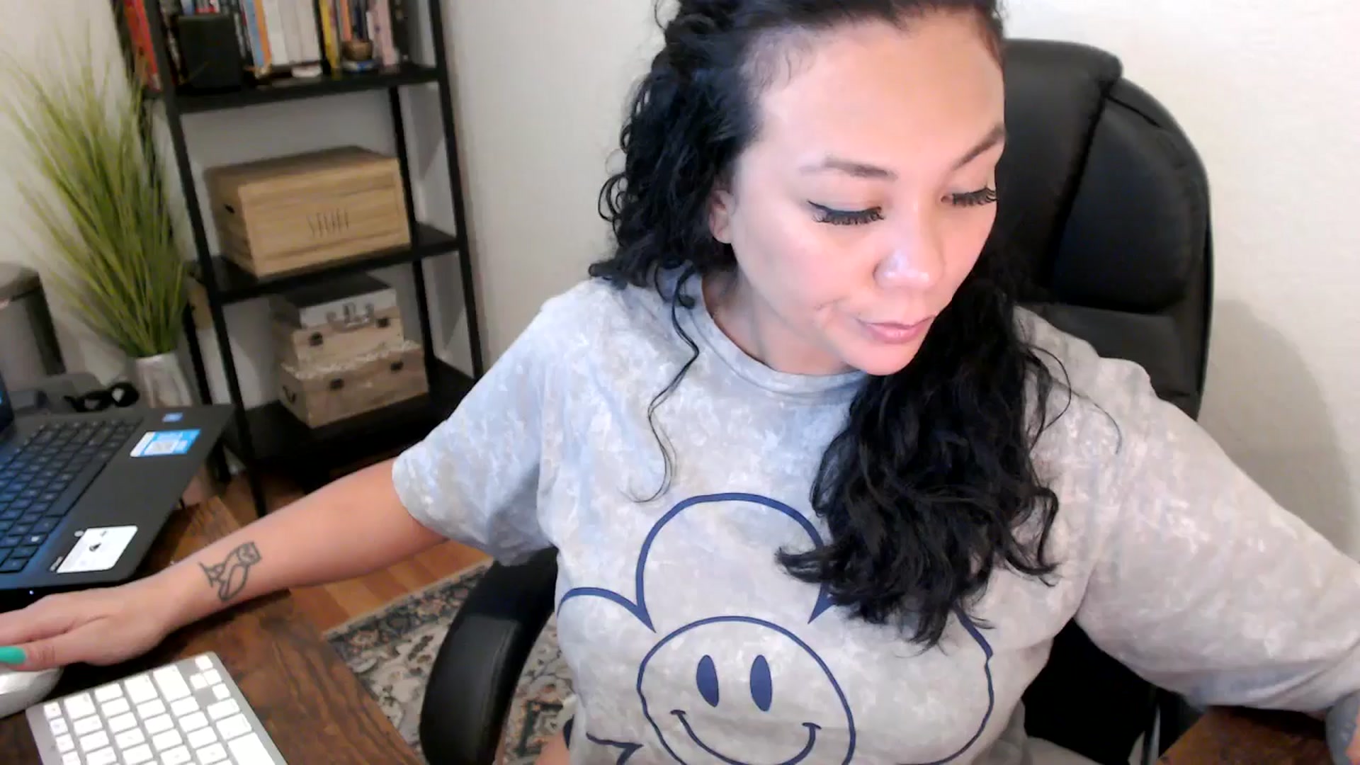Gallery image thumbnail from MickaylaMoon's myfreecams stream on, 08/16/2024, 21:06 image 10 of 20