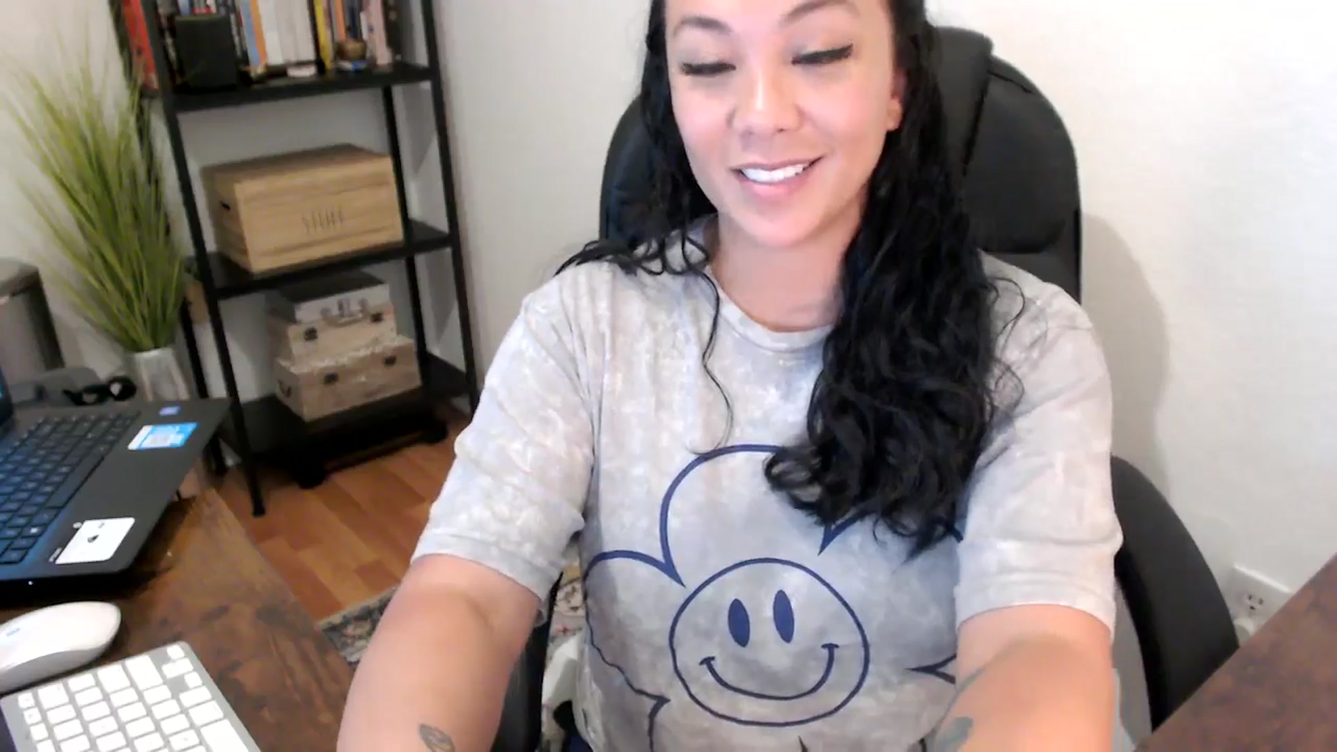 Gallery image thumbnail from MickaylaMoon's myfreecams stream on, 08/16/2024, 21:06 image 18 of 20