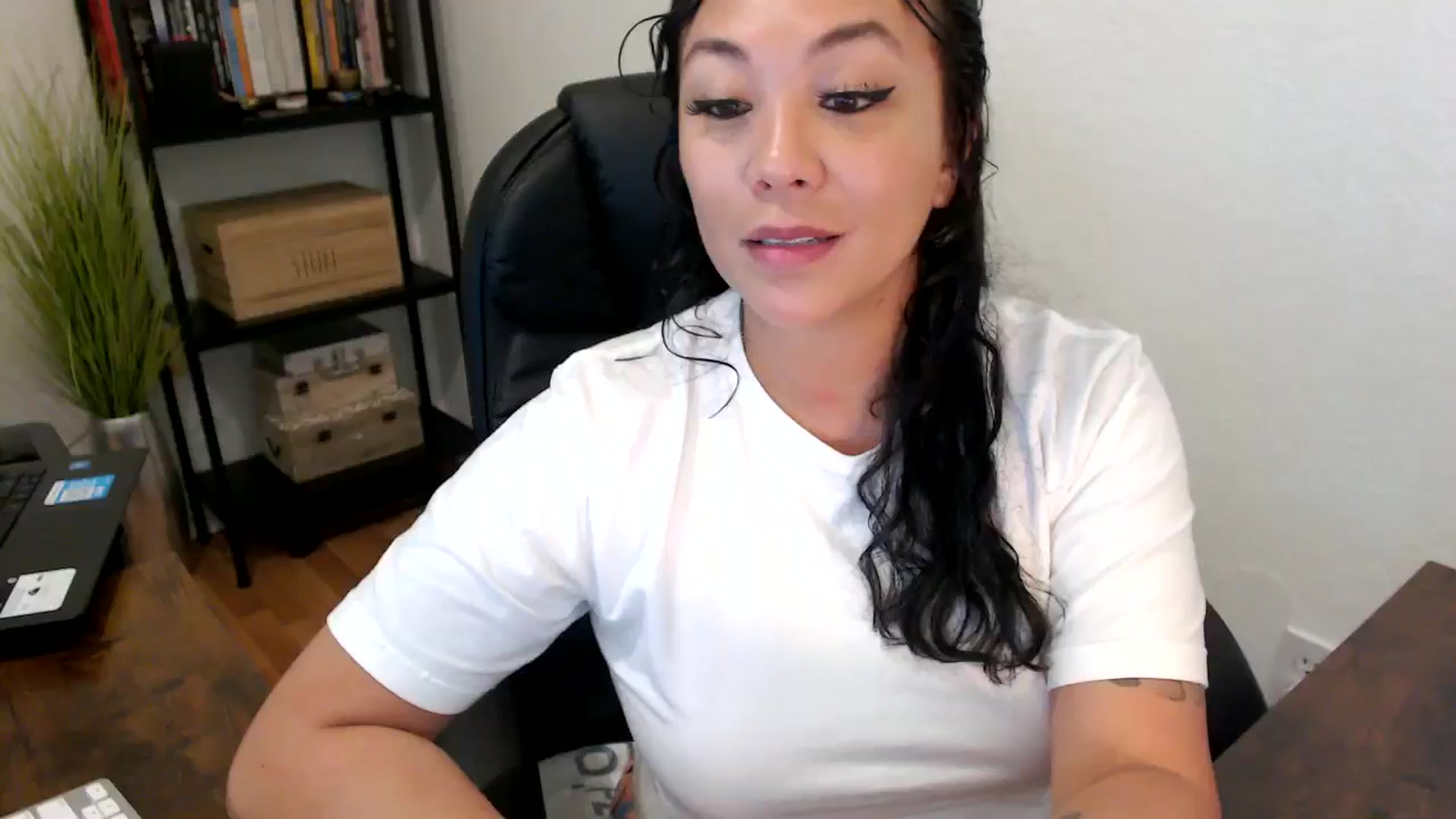 Gallery image thumbnail from MickaylaMoon's myfreecams stream on, 08/20/2024, 14:34 image 1 of 20