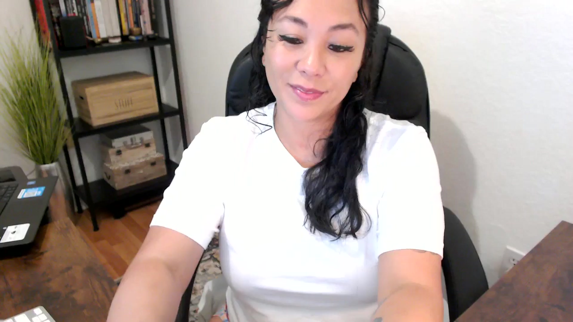 Gallery image thumbnail from MickaylaMoon's myfreecams stream on, 08/20/2024, 14:34 image 20 of 20