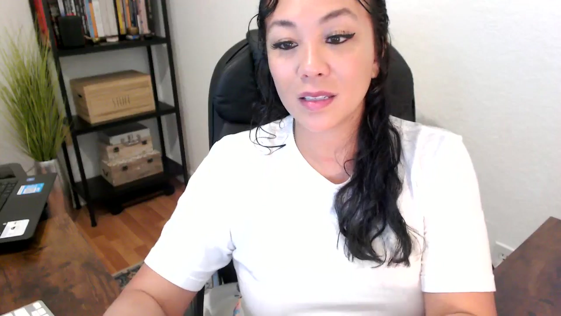 Gallery image thumbnail from MickaylaMoon's myfreecams stream on, 08/20/2024, 14:34 image 17 of 20