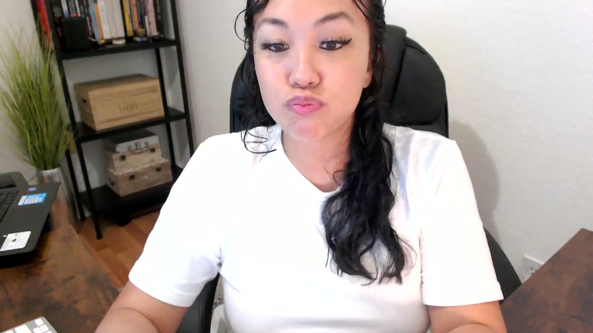 Gallery image thumbnail from MickaylaMoon's myfreecams stream on, 08/20/2024, 14:34 image 18 of 20