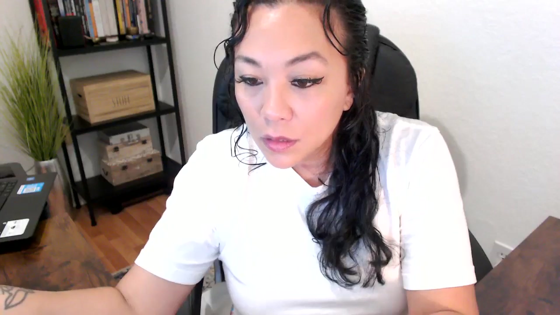 Gallery image thumbnail from MickaylaMoon's myfreecams stream on, 08/20/2024, 14:34 image 14 of 20