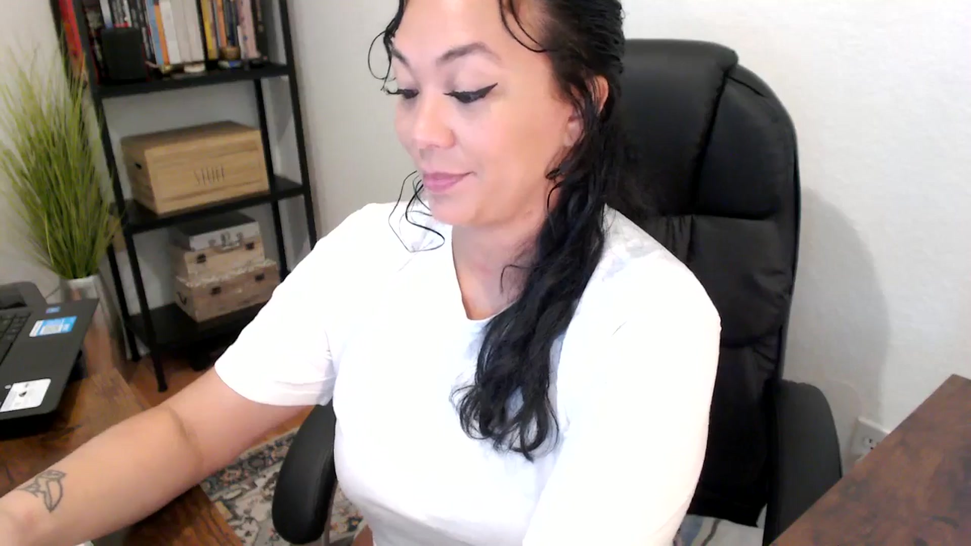 Gallery image thumbnail from MickaylaMoon's myfreecams stream on, 08/20/2024, 14:34 image 9 of 20