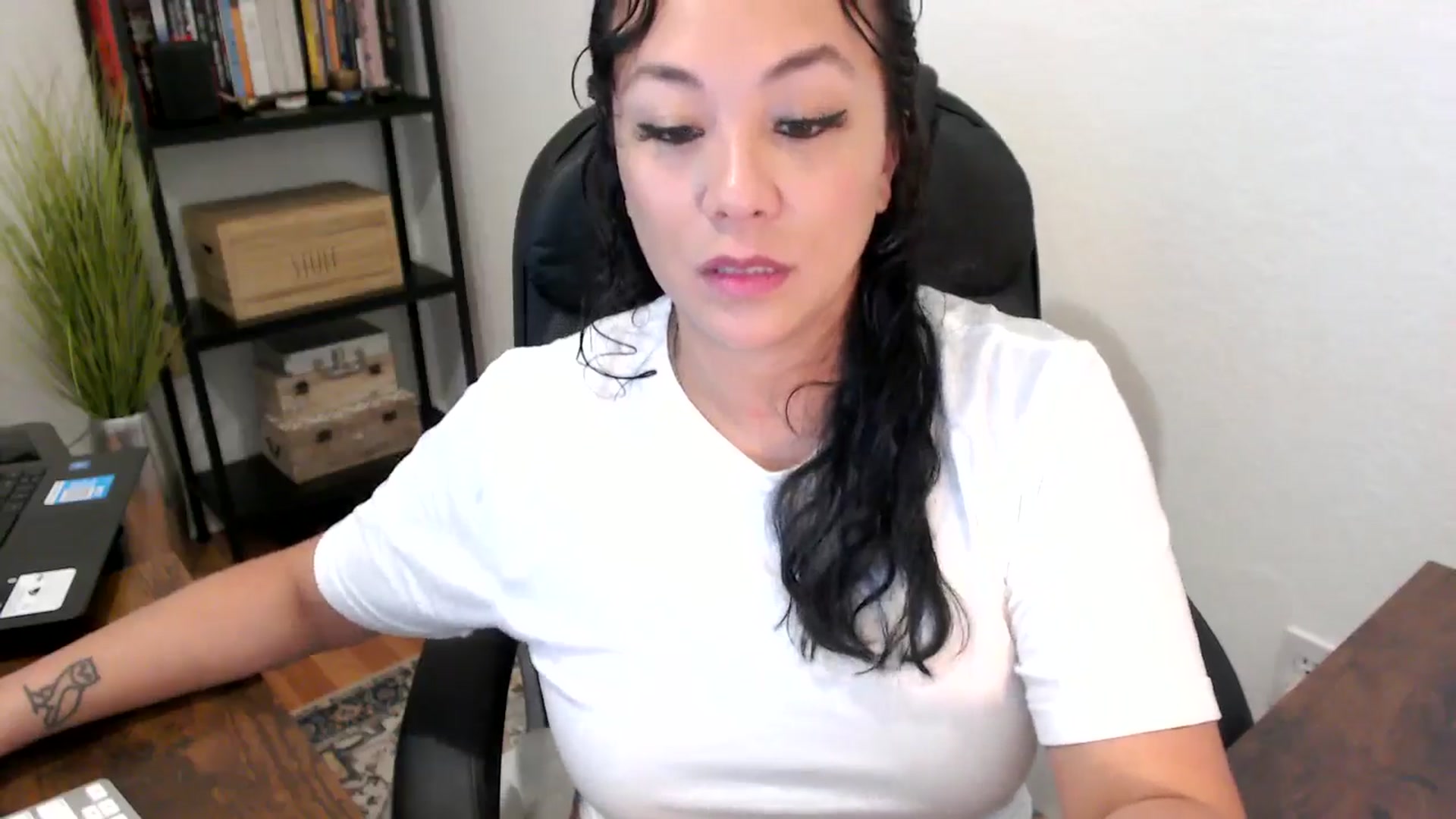Gallery image thumbnail from MickaylaMoon's myfreecams stream on, 08/20/2024, 14:34 image 19 of 20