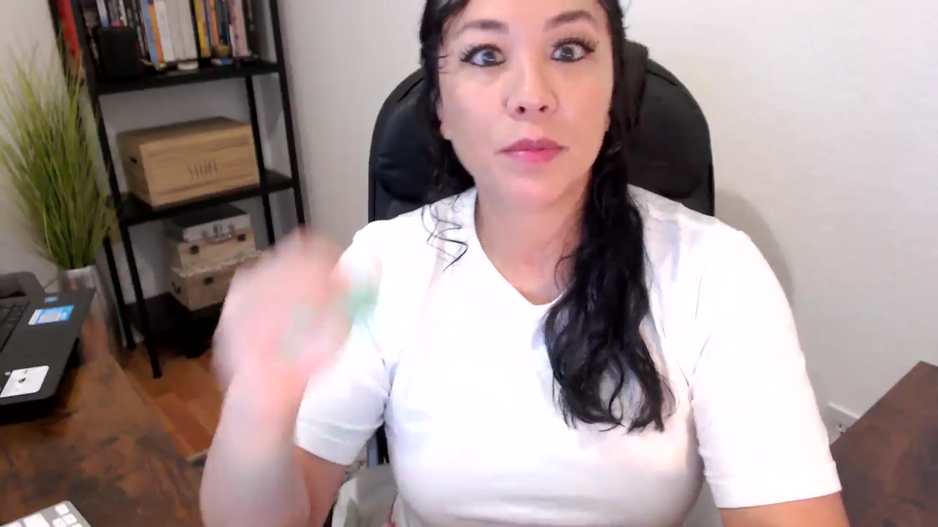 Gallery image thumbnail from MickaylaMoon's myfreecams stream on, 08/20/2024, 14:34 image 12 of 20