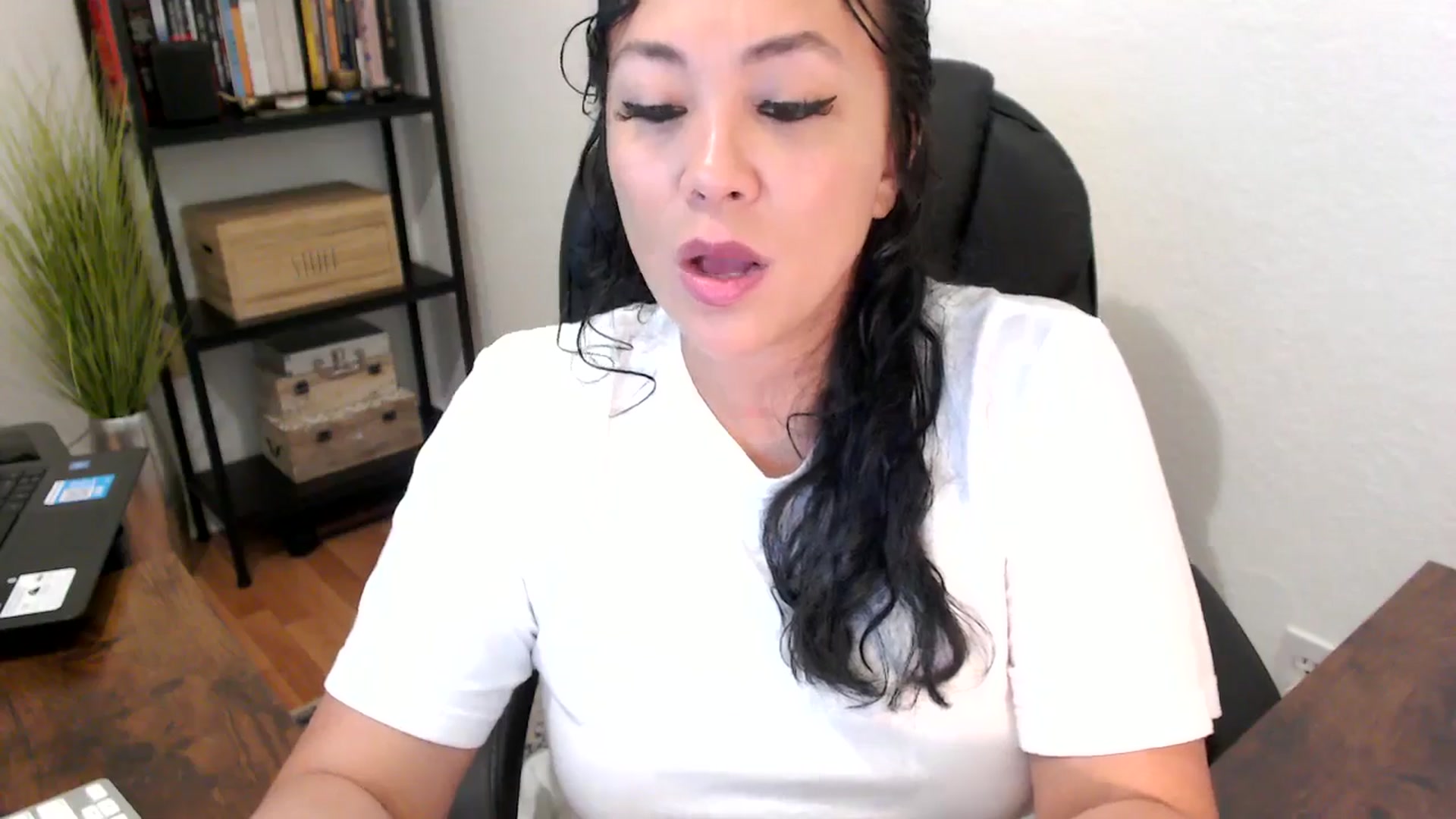 Gallery image thumbnail from MickaylaMoon's myfreecams stream on, 08/20/2024, 14:34 image 15 of 20
