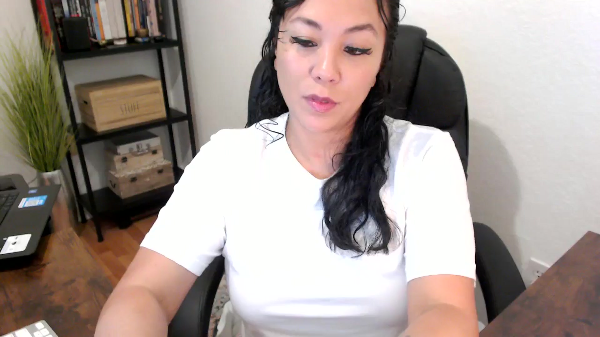 Gallery image thumbnail from MickaylaMoon's myfreecams stream on, 08/20/2024, 14:34 image 16 of 20
