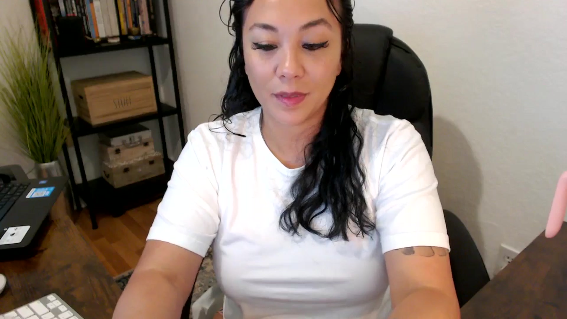 Gallery image thumbnail from MickaylaMoon's myfreecams stream on, 08/20/2024, 15:10 image 14 of 20