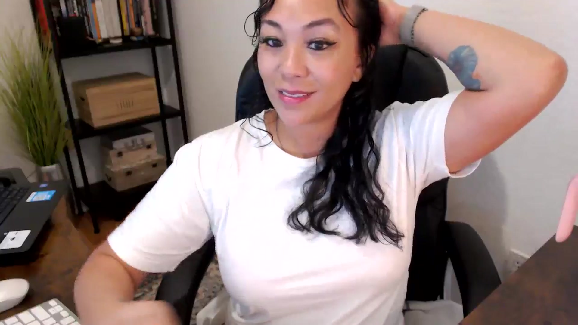 Gallery image thumbnail from MickaylaMoon's myfreecams stream on, 08/20/2024, 15:10 image 8 of 20