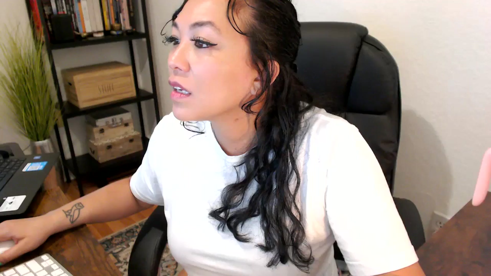 Gallery image thumbnail from MickaylaMoon's myfreecams stream on, 08/20/2024, 15:10 image 7 of 20