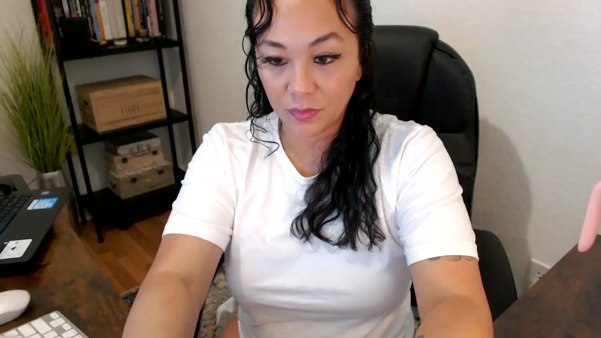 Gallery image thumbnail from MickaylaMoon's myfreecams stream on, 08/20/2024, 15:10 image 11 of 20