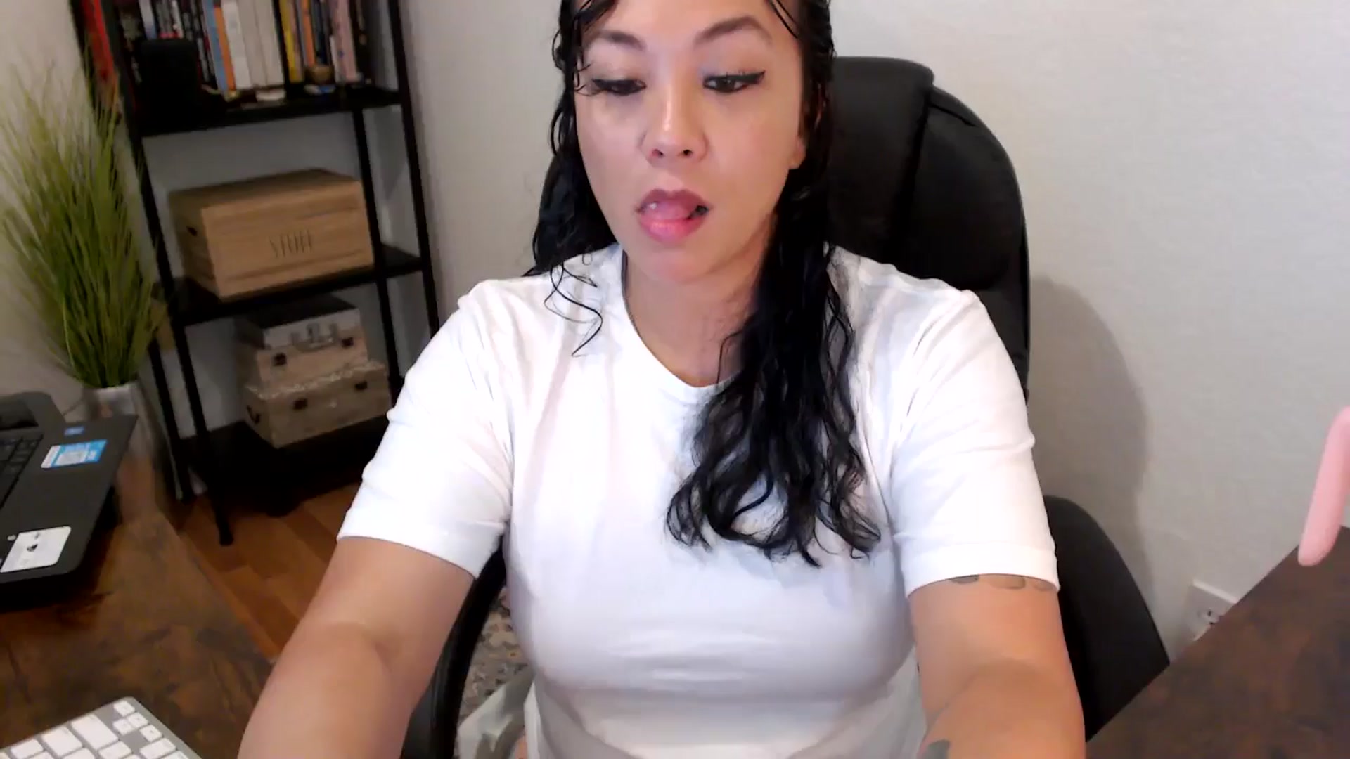 Gallery image thumbnail from MickaylaMoon's myfreecams stream on, 08/20/2024, 15:10 image 1 of 20