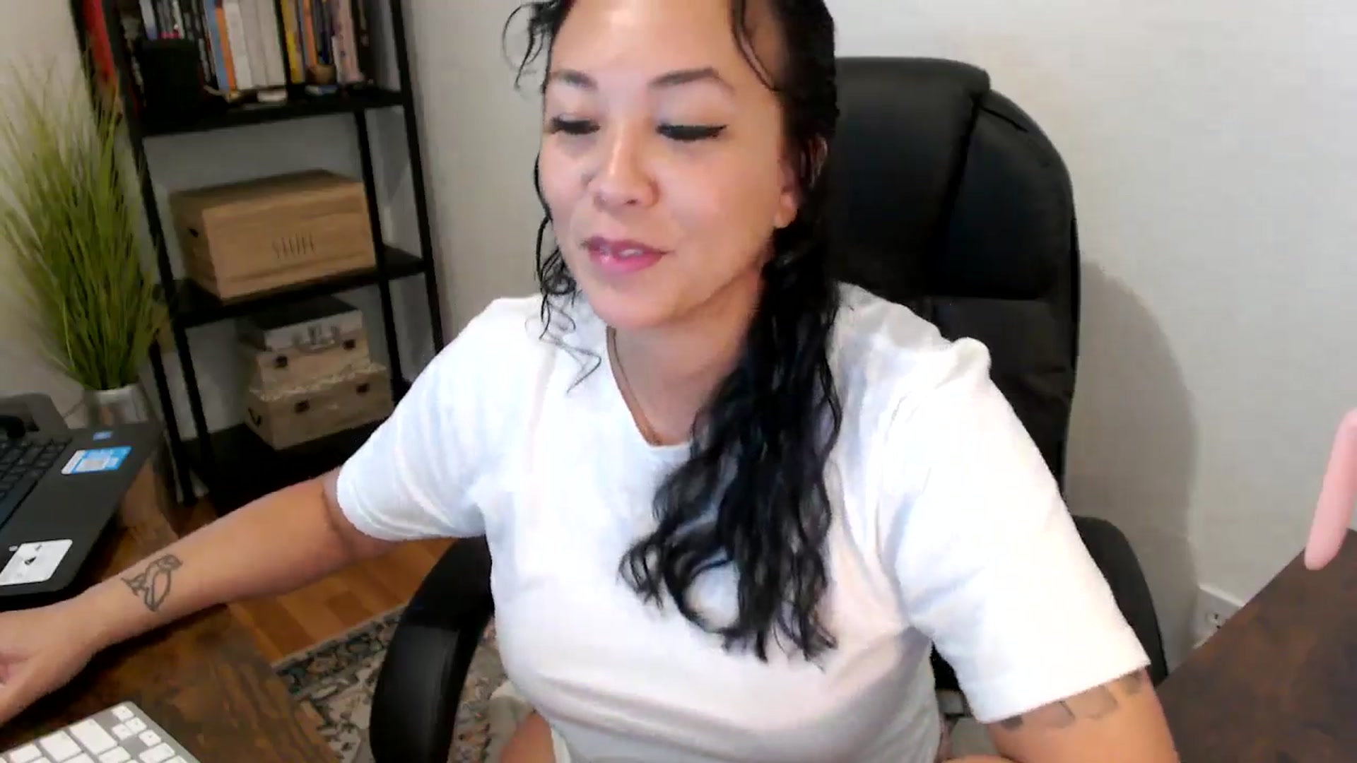 Gallery image thumbnail from MickaylaMoon's myfreecams stream on, 08/20/2024, 15:10 image 13 of 20