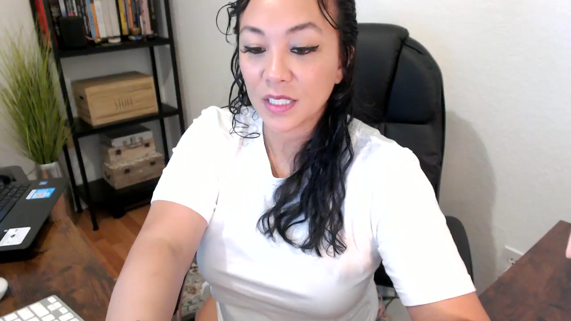 Gallery image thumbnail from MickaylaMoon's myfreecams stream on, 08/20/2024, 15:10 image 20 of 20